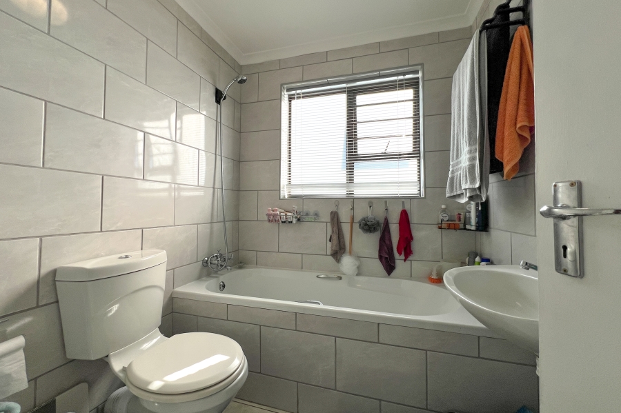 2 Bedroom Property for Sale in Morgenster Western Cape